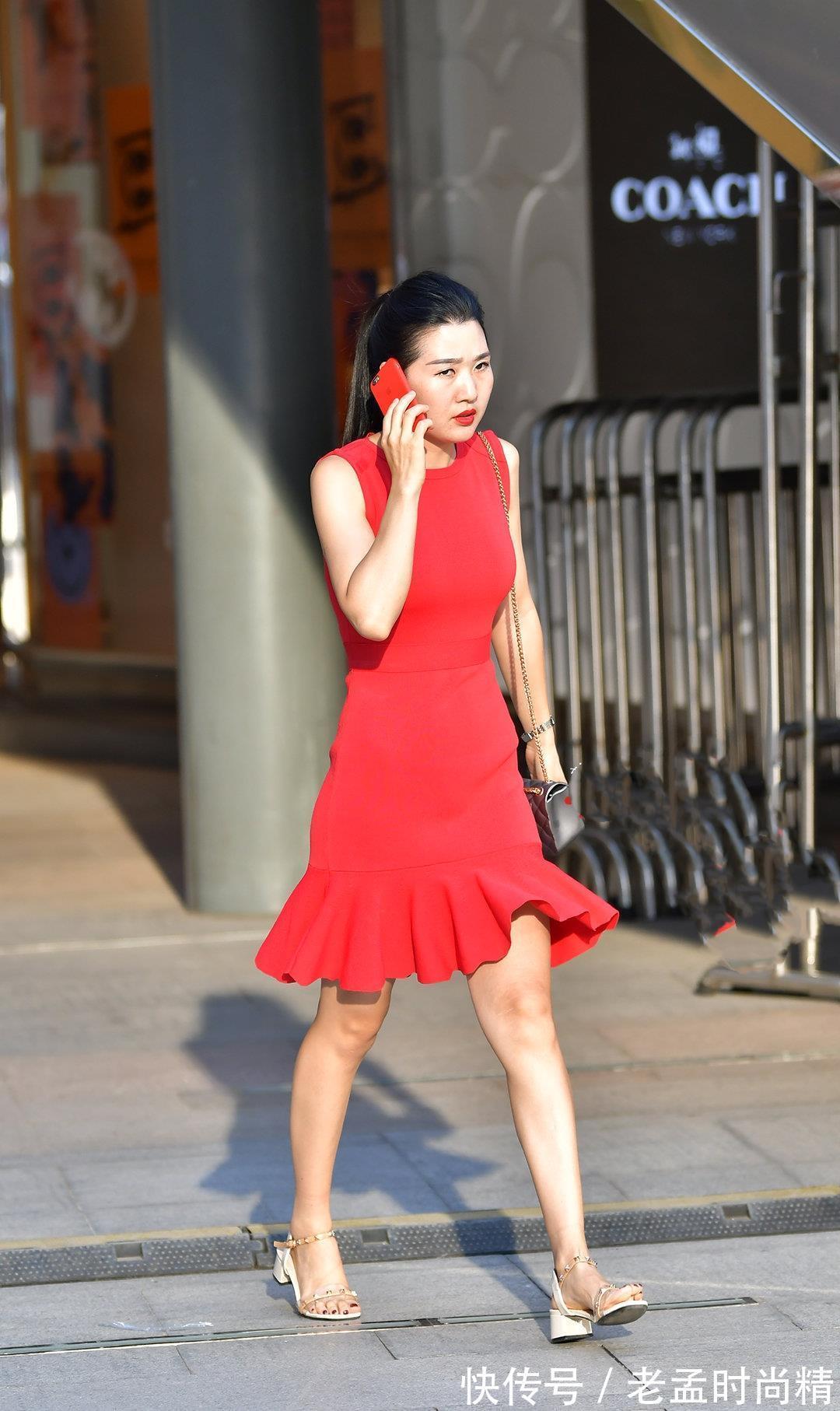 搭配|红色连衣裙,搭配高跟鞋,穿出清爽靓丽之美