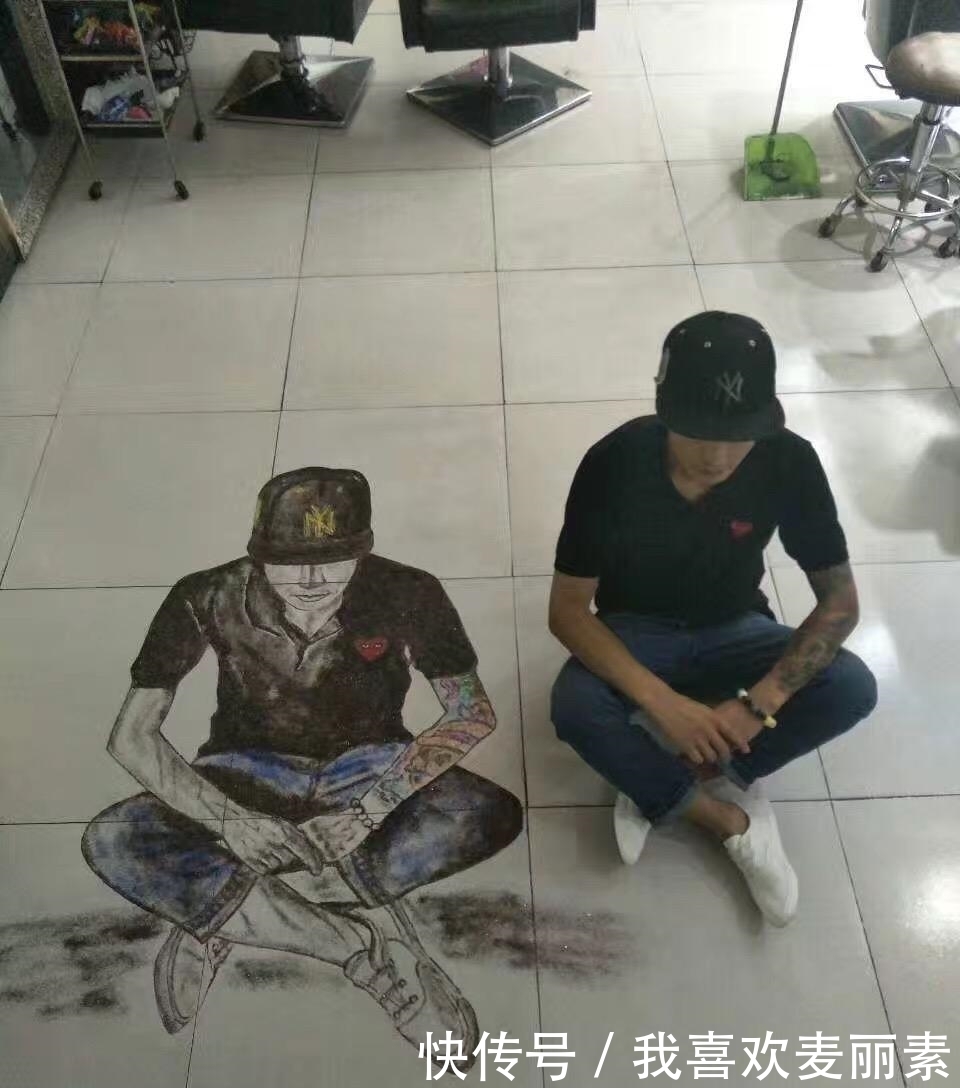 碎发|真稀奇!美发师用碎发拼出两个“女朋友”又制作了头发画自画像!