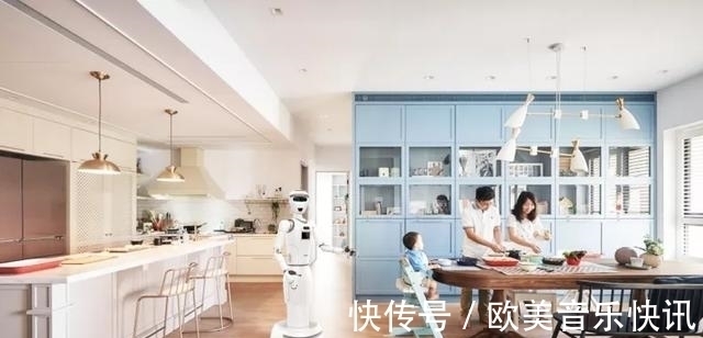 云端|国内首发!高新这款人形智能机器人正式“上岗”