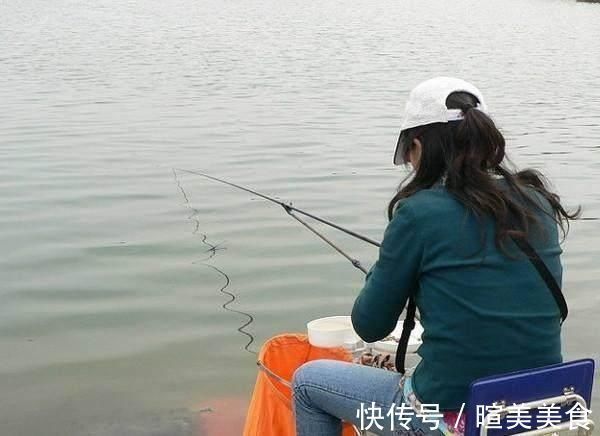 钓友|高手钓鱼教你野钓时,如何应付小杂鱼的用饵技巧,你学会了