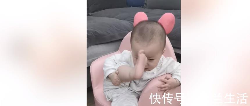 宝宝|宝宝开发了脚的新用途,还能够这样用,真是好新奇啊