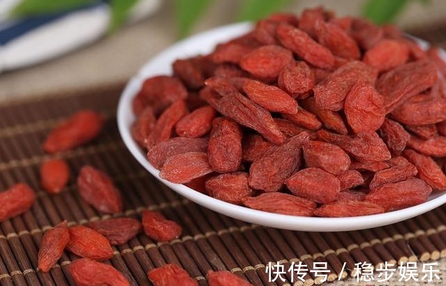 搭档|黄芪的最佳搭档揭秘，泡水喝，祛湿排寒，肝肾兴许报答你