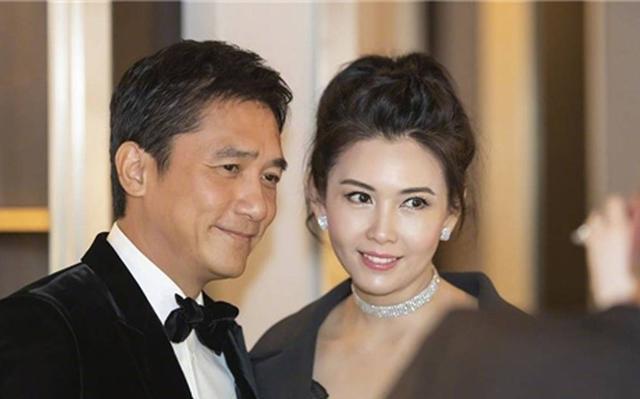 女神|53岁王祖贤撞上52岁邱淑贞,一岁之隔差距太大网友:童年女神