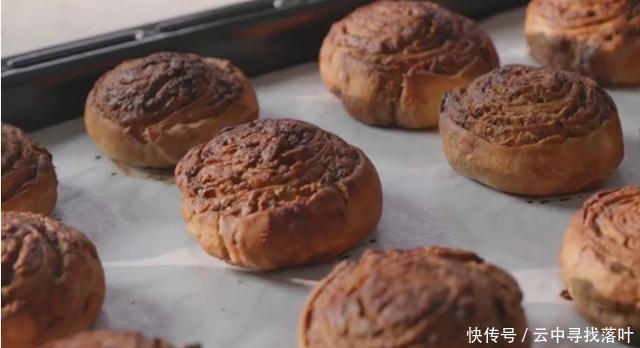 咸甜|麻酱火烧有咸甜两种口味,吃法差异竟然这么大,要不来试着尝尝!