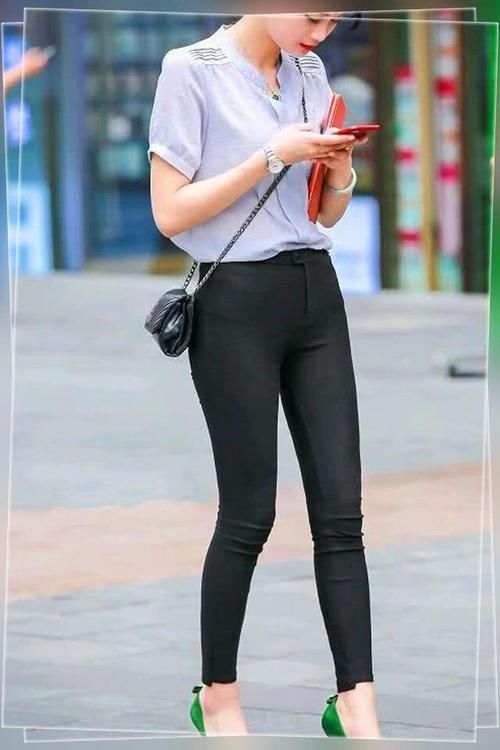 时尚 牛仔裤看起来魅力十足,穿出不一样的青春活力,尽显性感身材