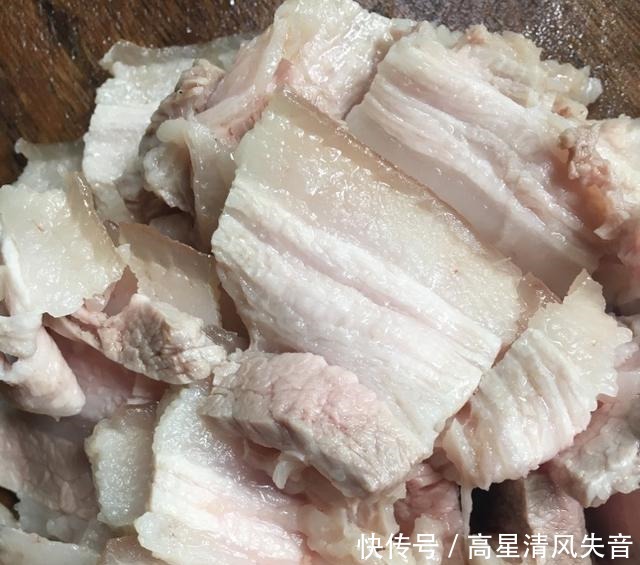 家常回锅肉，人在他乡能解思乡之苦的，莫过于吃一碗回锅肉