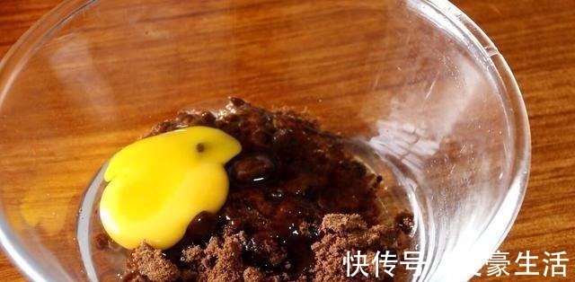 糯米粉|1个鸡蛋，一点糯米粉，这样做出来的年糕吃着过瘾，一口一个