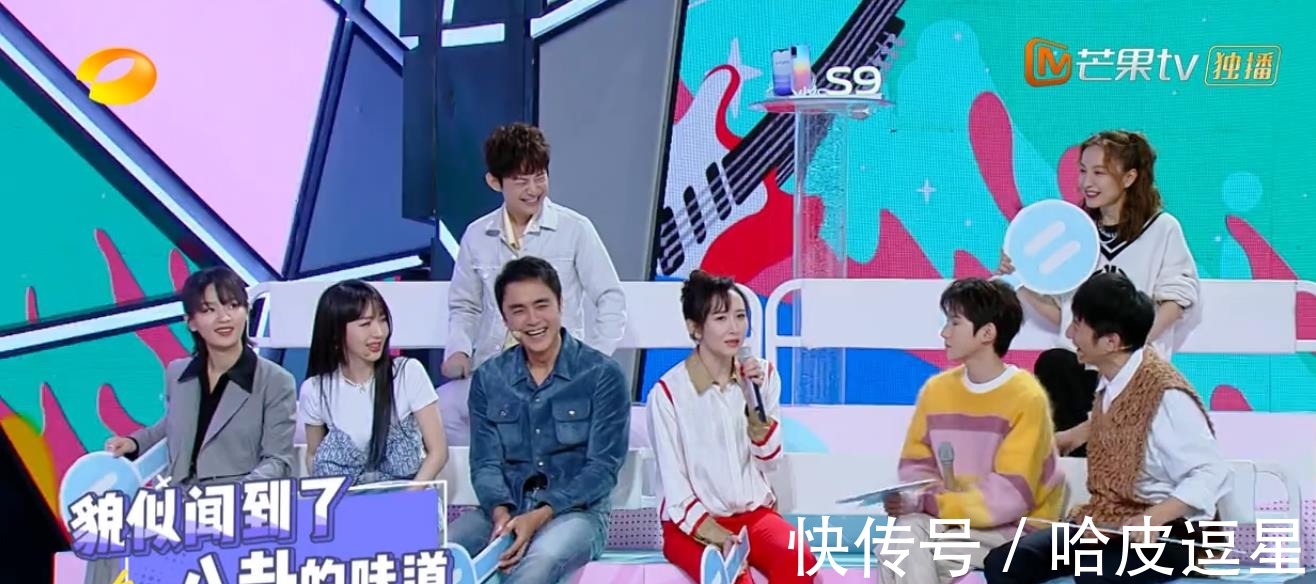 吴昕|《快本》当胡静靠在王源肩膀上时，有谁注意维嘉吴昕那微妙表情？