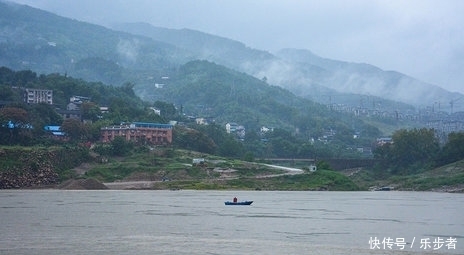 地心之旅——龙水峡地缝