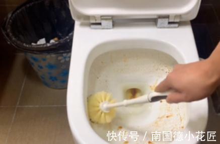 闺蜜从不刷马桶，却不见黄渍和异味，偷学后发现用3招就能搞定！