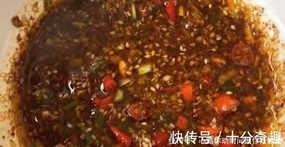 最近我家没少吃这菜，不炒不炖，上锅蒸熟，撕成条，拌上料汁，真香