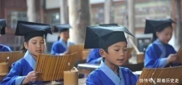 上联&千古绝对, 上联 画上荷花和尚画, 纪晓岚的下联实在经典!