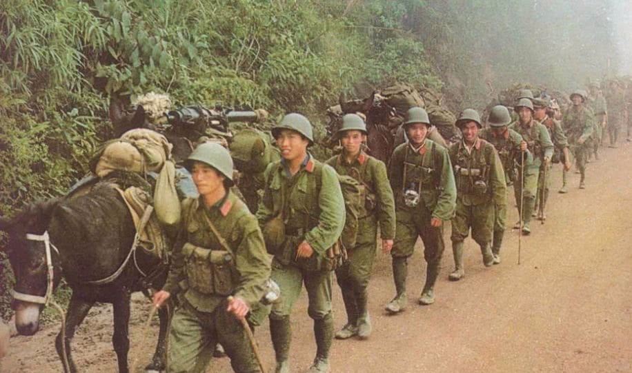 大喊|对越自卫反击战,张万年打开越南仓库后,生气大喊:全部搬走!