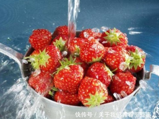 洗草莓,不能只用清水,多加2样,不破皮无污染,洗得又快又干净