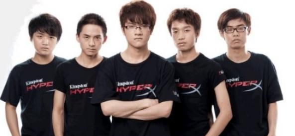 重聚|LOL：老WE五人重聚，厂长和WE的恩怨烟消云散，现实就是这么残酷