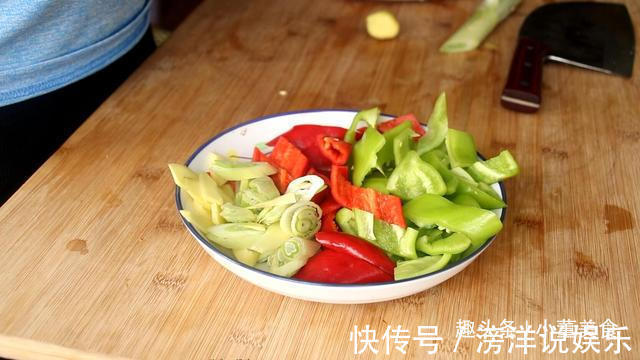 营养|炖鸡肉时，别再直接下锅炖，大厨教你一招，鸡肉鲜嫩营养不流失
