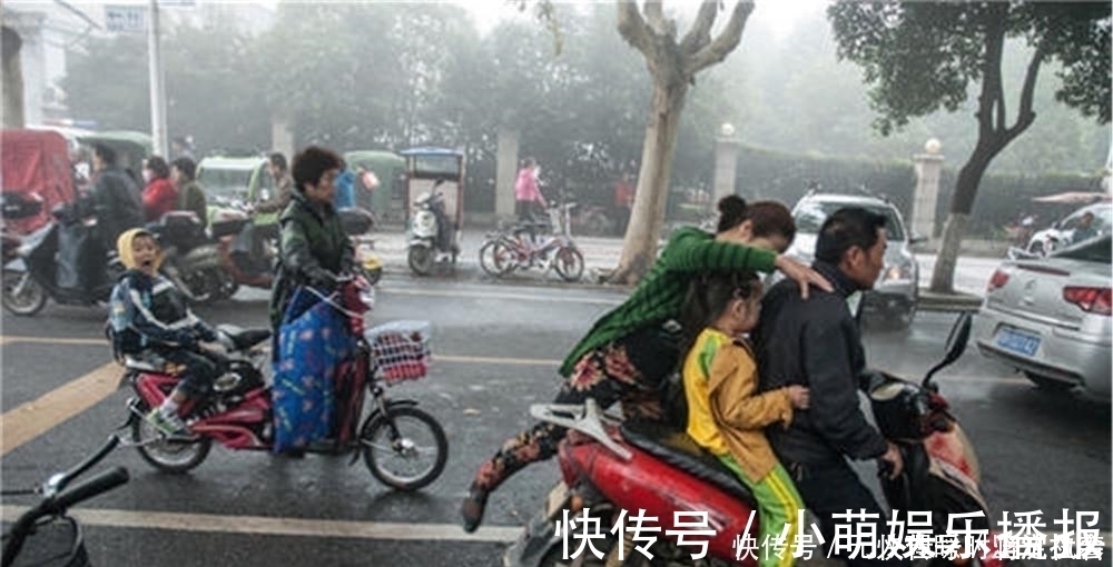 校车|从谁接送孩子上学,就能看出一个家庭不少问题,看看你家准吗?