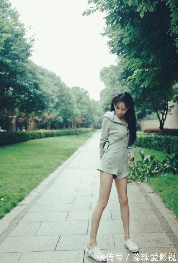 爱情公寓3|刘萌萌才是圈内腿精,大胆挑战三分裤,秀出“漫画腿”太绝了