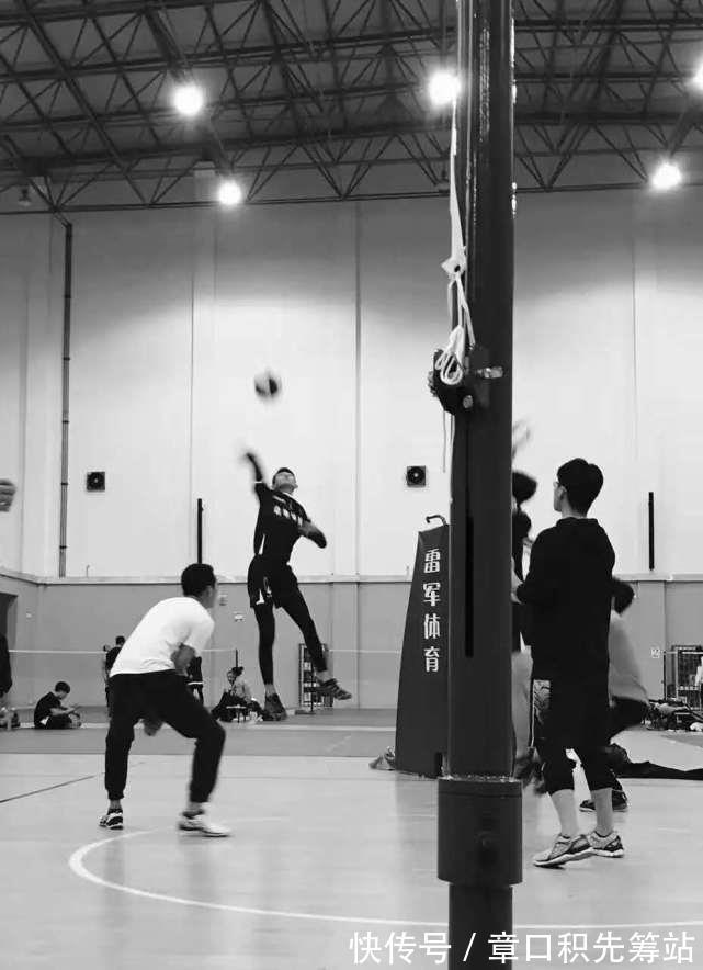 你好,火焰藍|因《聲入人心》成名,第一部戲和龔俊合作,他還參演了楊紫新劇