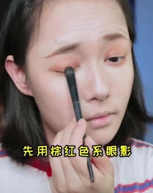 小姐姐仿妆陈芊芊,开始胶原蛋白在哪儿呢看到最后还挺有办法