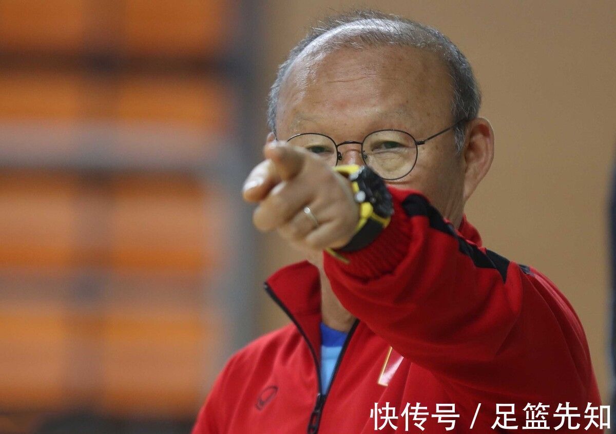 武磊|李铁=郭德纲,武磊=岳云鹏,阿兰=曹云金,国足搞笑不输德云社