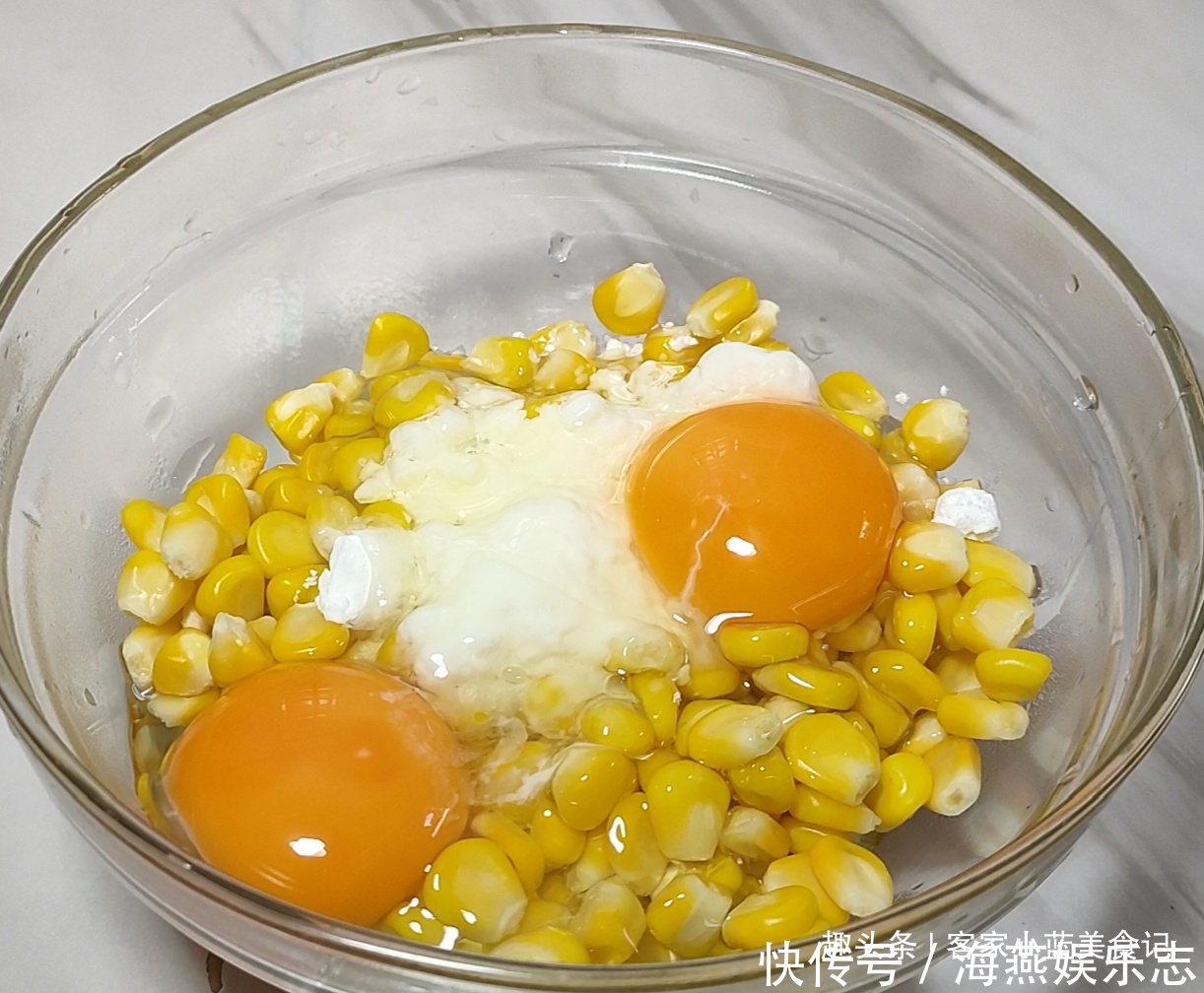玉米粒|玉米别煮了,加两个鸡蛋,几分钟搞定,出锅小孩抢着吃,真香