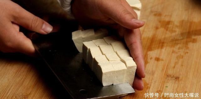 肉末豆腐|吃一斤它等于喝8盒牛奶,2斤核桃,2块钱一块,吃一星期都不腻