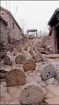 |搞笑GIF:小伙子,你不烫破几身衣服,你是不知道老妈又多狠啊