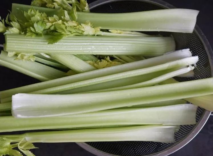 血压|降压的芹菜吃不好，也会造成高血压，芹菜不是随便做就能吃的健康