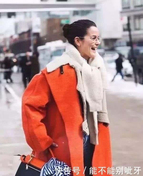 围巾搭配小心机，这个秋冬时髦和温暖全都有了