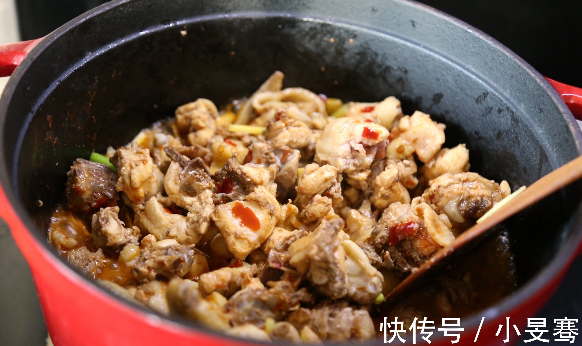 一日三餐|如此的土豆做法，天天吃都稀罕，找对方法，油盐都不用，香气加倍