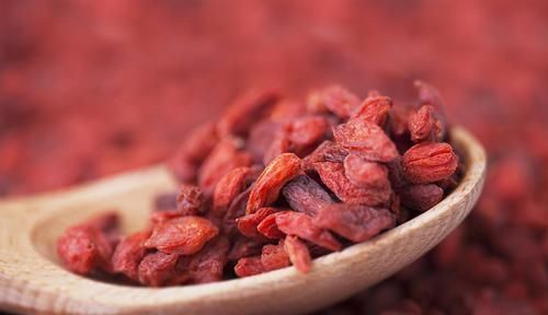 枸杞早上吃和晚上吃哪个好?每天吃多少粒最佳