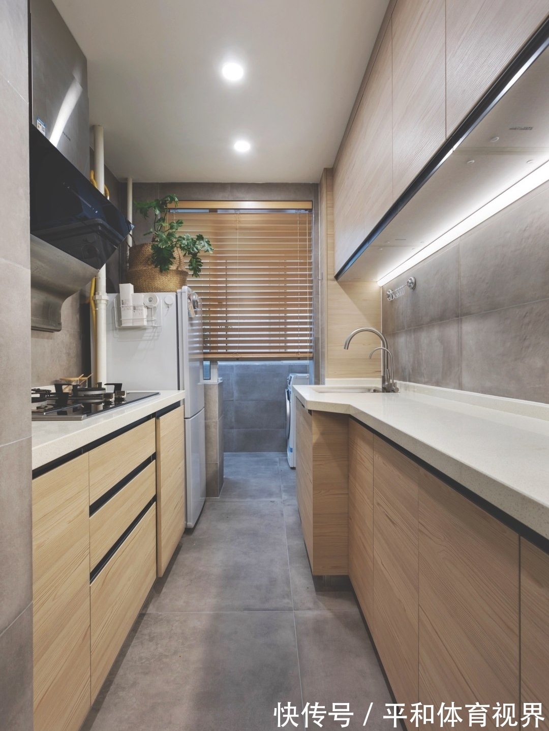 阳台|独居女孩的精致生活：阳台装浴缸、卧室衣帽间，36平小家样样不少