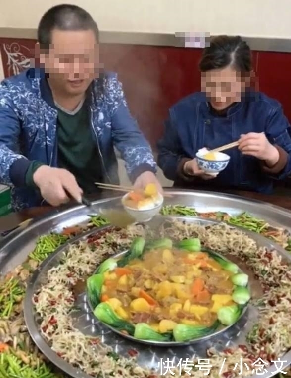 老板|老板天天用3个菜招待30名员工,员工却夸良心,看完我都想辞职了