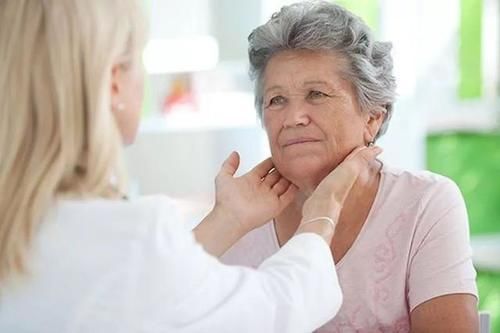 判断|如何判断甲状腺结节是良性还是恶性？这些症状，都要关注