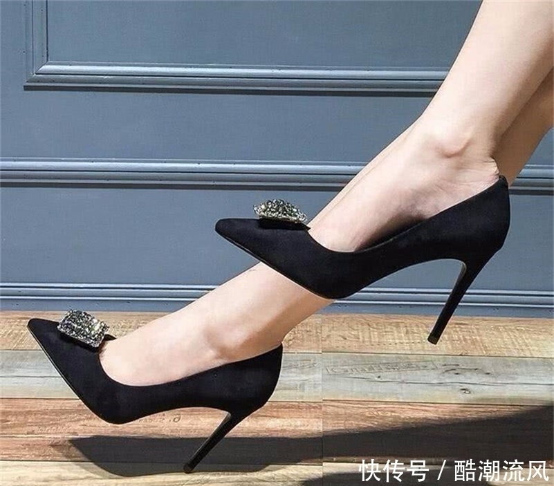 独立|细跟鞋展示着独立干练的气质,展现优雅气息的魅力