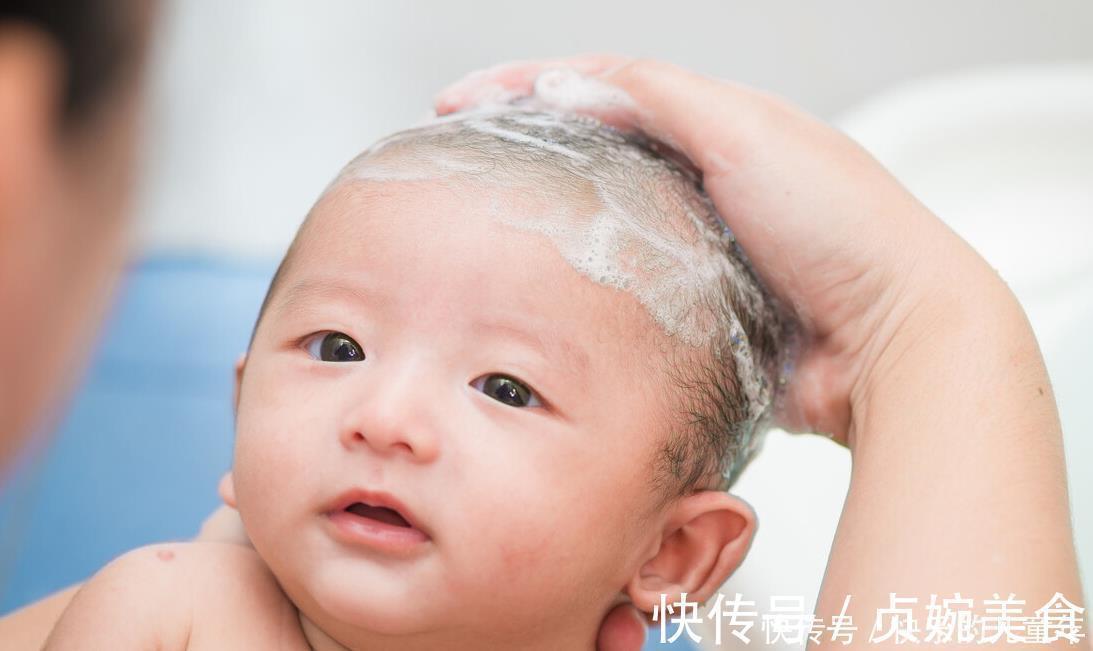 儿科医生|刚出生的宝宝天天洗澡?别掉到“坑”里去了,这样洗才健康