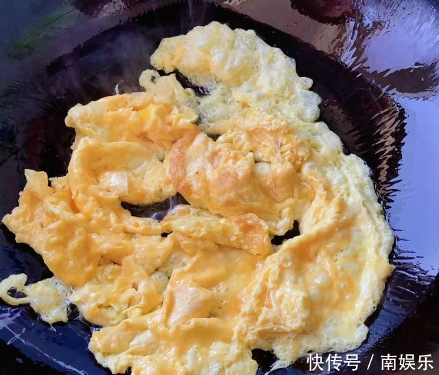 除了韭菜炒鸡蛋、西红柿炒鸡蛋,鸡蛋还能配什么