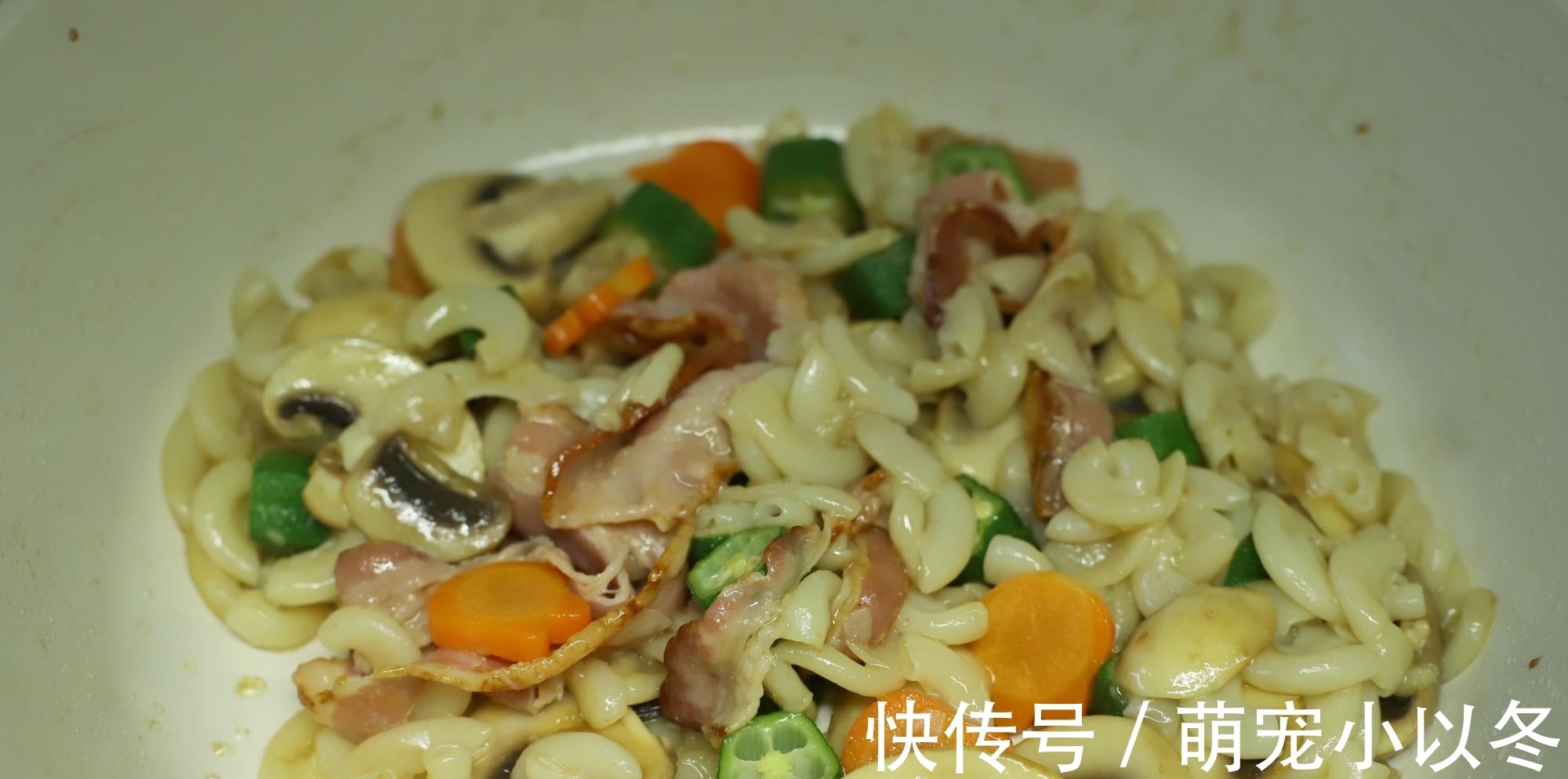 母子2人的早餐，发圈引来无数点赞，网友：简单也可以很有仪式感