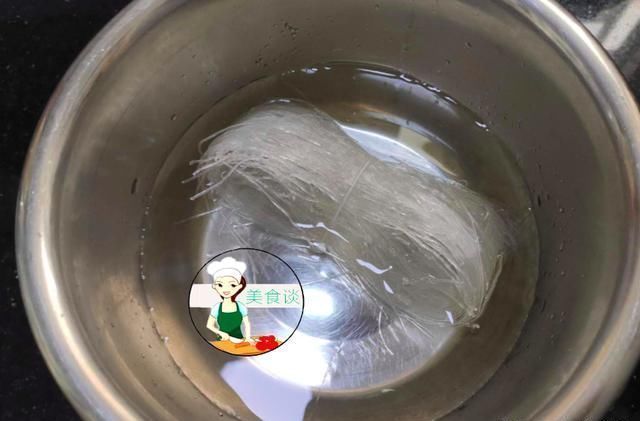 这菜蒸一蒸,5分钟就上桌,鲜美到流口水,低脂营养高,家人爱吃