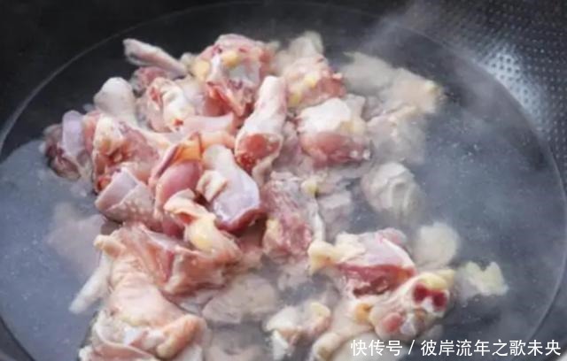 炖鸡汤时，先放盐还是后放盐很多人都做错了，难怪汤不鲜也不香