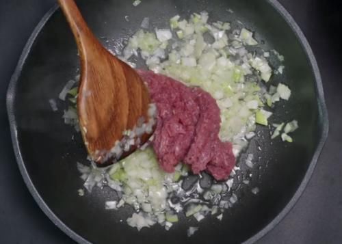  想吃香辣牛肉酱不用买，在家教你轻松做，烹饪简单，美味又解馋