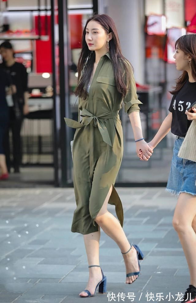 李圣经 小姐姐小西装搭配半身裙,真是好看极了