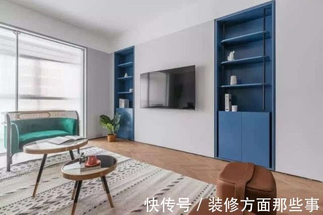 亚光砖|89平借用厨房空间将干区移到卫生间外，将电视墙改为柜子隔断