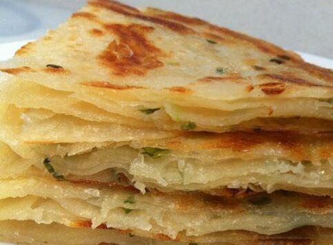 面条馒头吃腻了,想烙饼总是发硬,面点师透露烙饼外焦里嫩的窍门