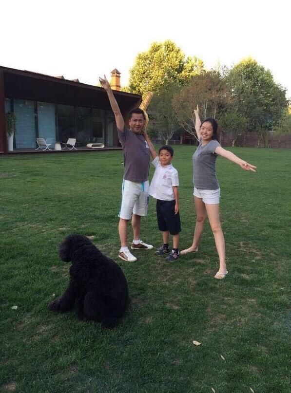 电梯|华谊总裁王中磊家,电梯入门,一进门就是金钱的“味道”