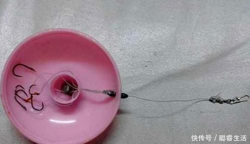 海竿|野钓狠招数:海竿盒饭钩钓法,不怕水底淤泥和走水,上钩全是大货