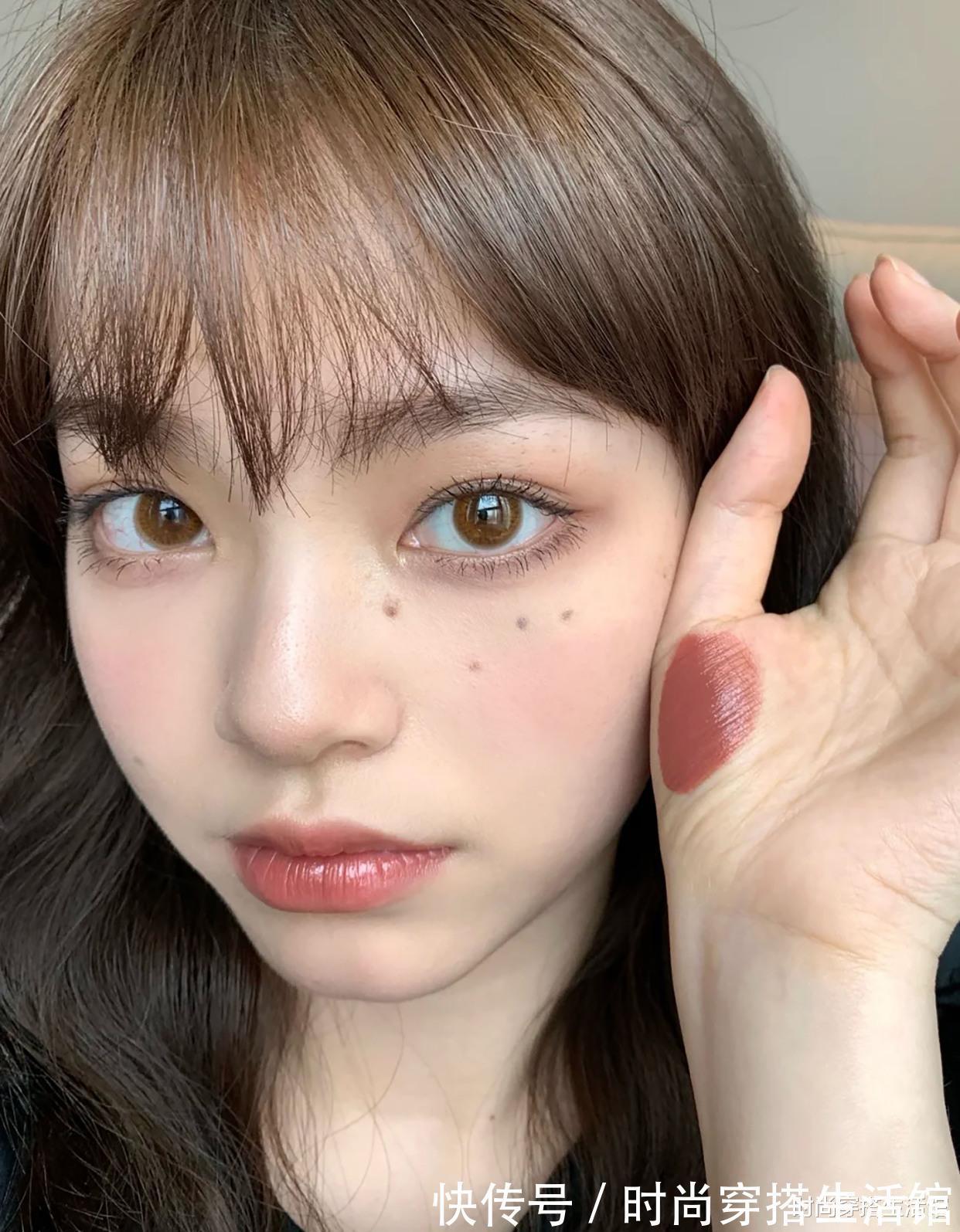 哑光 奶茶色已经不流行了,今年流行这5款口红,任你怎么涂都好看