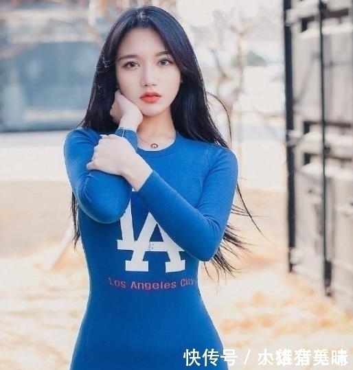 长相甜美的小姐姐,气质轻松凸显,更显时尚靓丽的形象