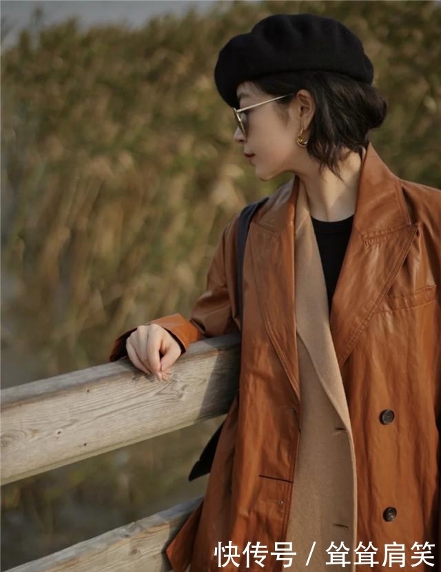 风衣|三木穿“枫叶色”皮质风衣告别秋天!温暖又复古的气息令人痴迷